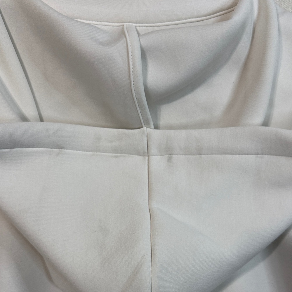 Women's Classic White Zip-Up Vest - Picture 3 of 10